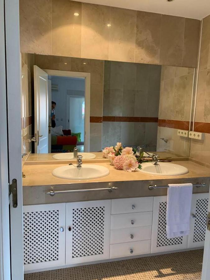 Vakantiehuis Con Piscina A 50 M De La Playa .